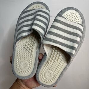 5 for $25🔥Striped Shower Massage House Slipper Sandals Size 6.5/ Size 7